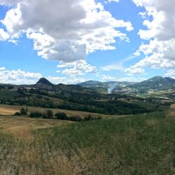 [Da vedere] Veduta panoramica della Valmarecchia dal Santuario di Santigne (San Leo)